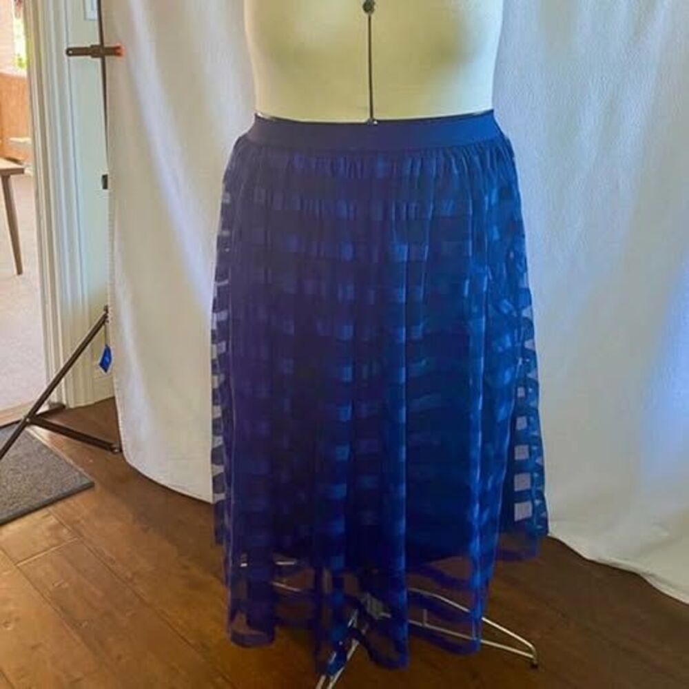 Metro Wear blue midi length skirt . Size xl.